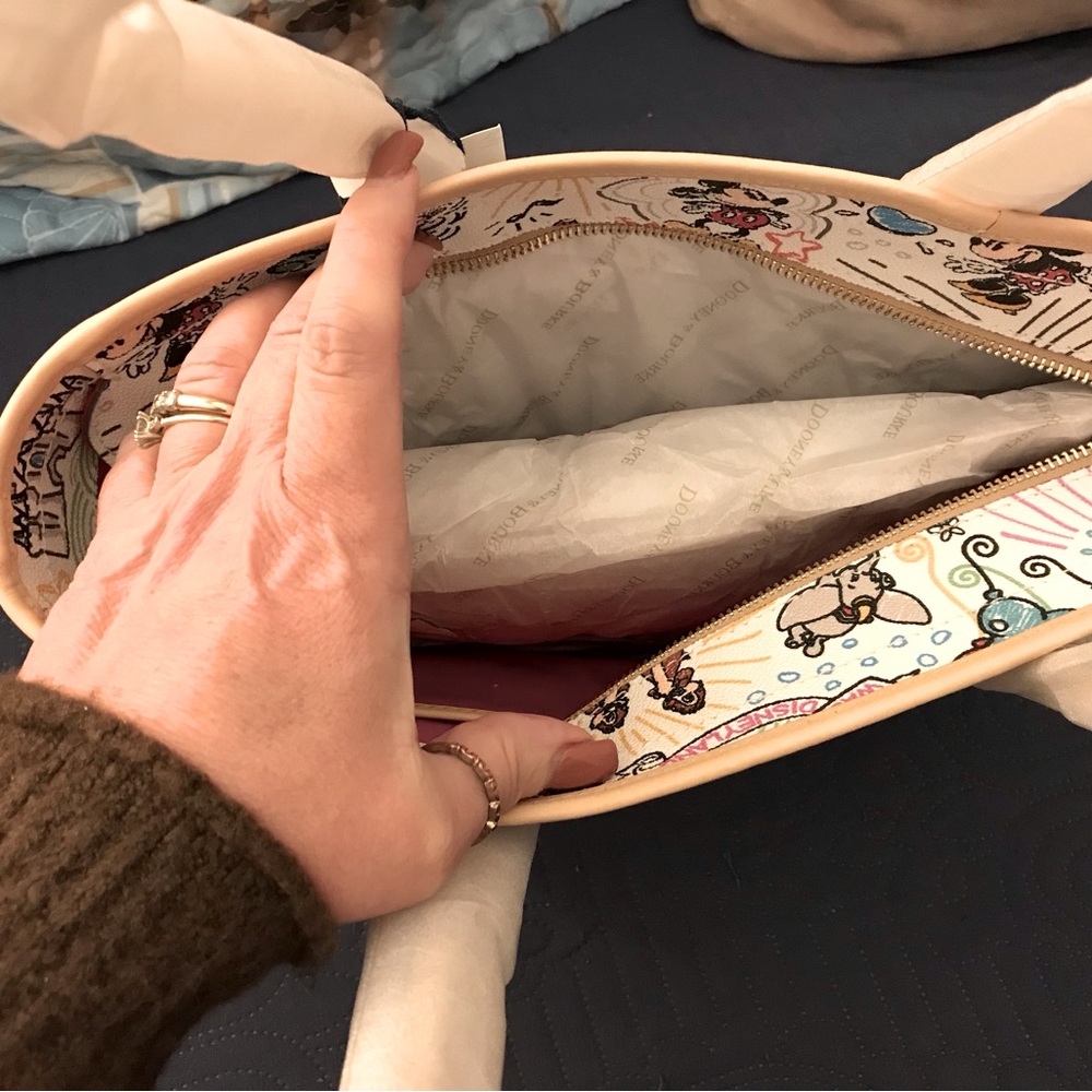 D&B Disney Sketch Shopper Tote NWT!! 🥰 - Picture 6 of 6